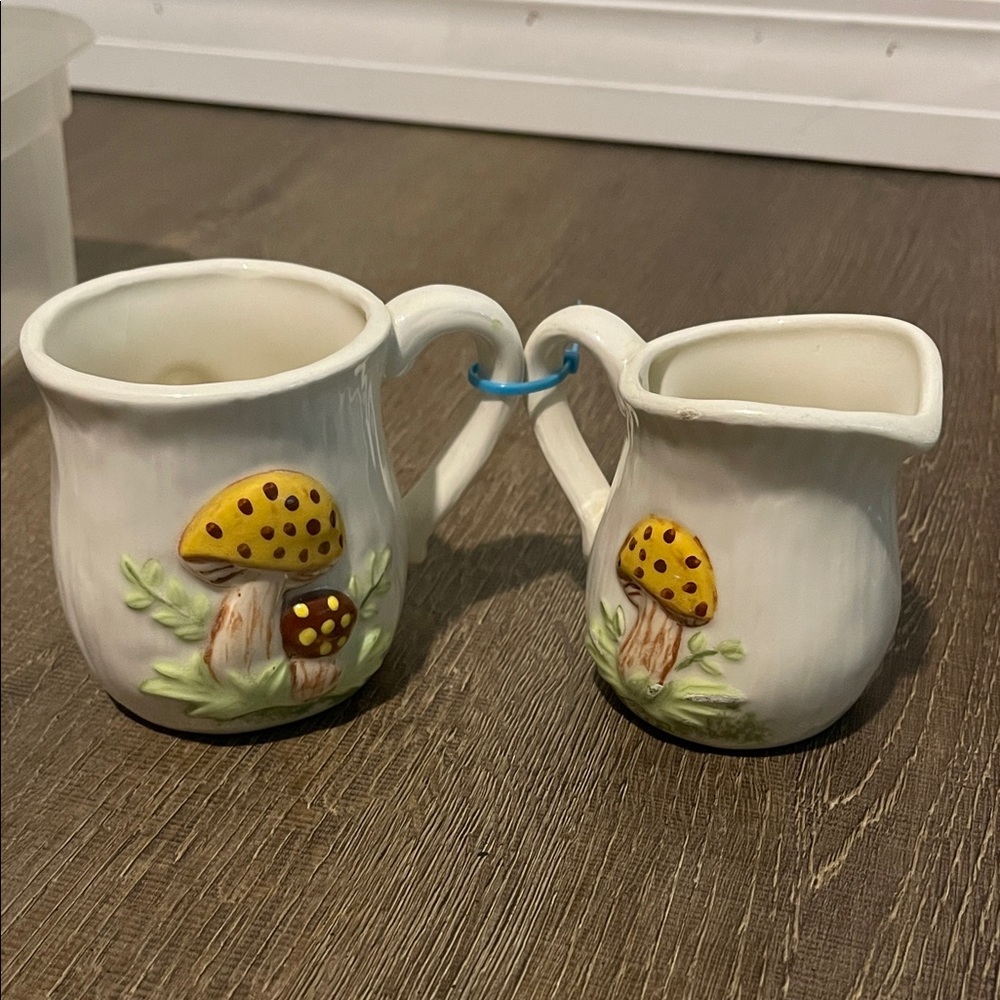 Mushroom Design Cream and Sugar Set